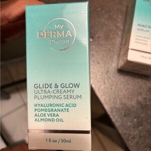 Derma Dream Glide & Glow Ultra-Creamy Plumping Serum -